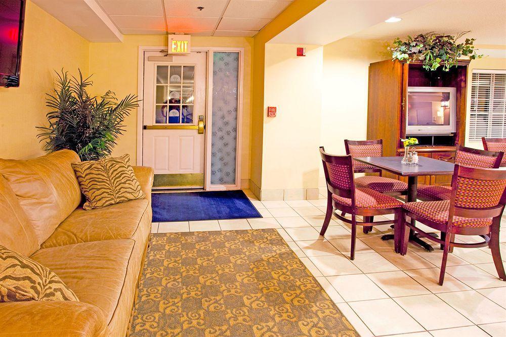 Baymont Inn & Suites Браселтон Номер фото
