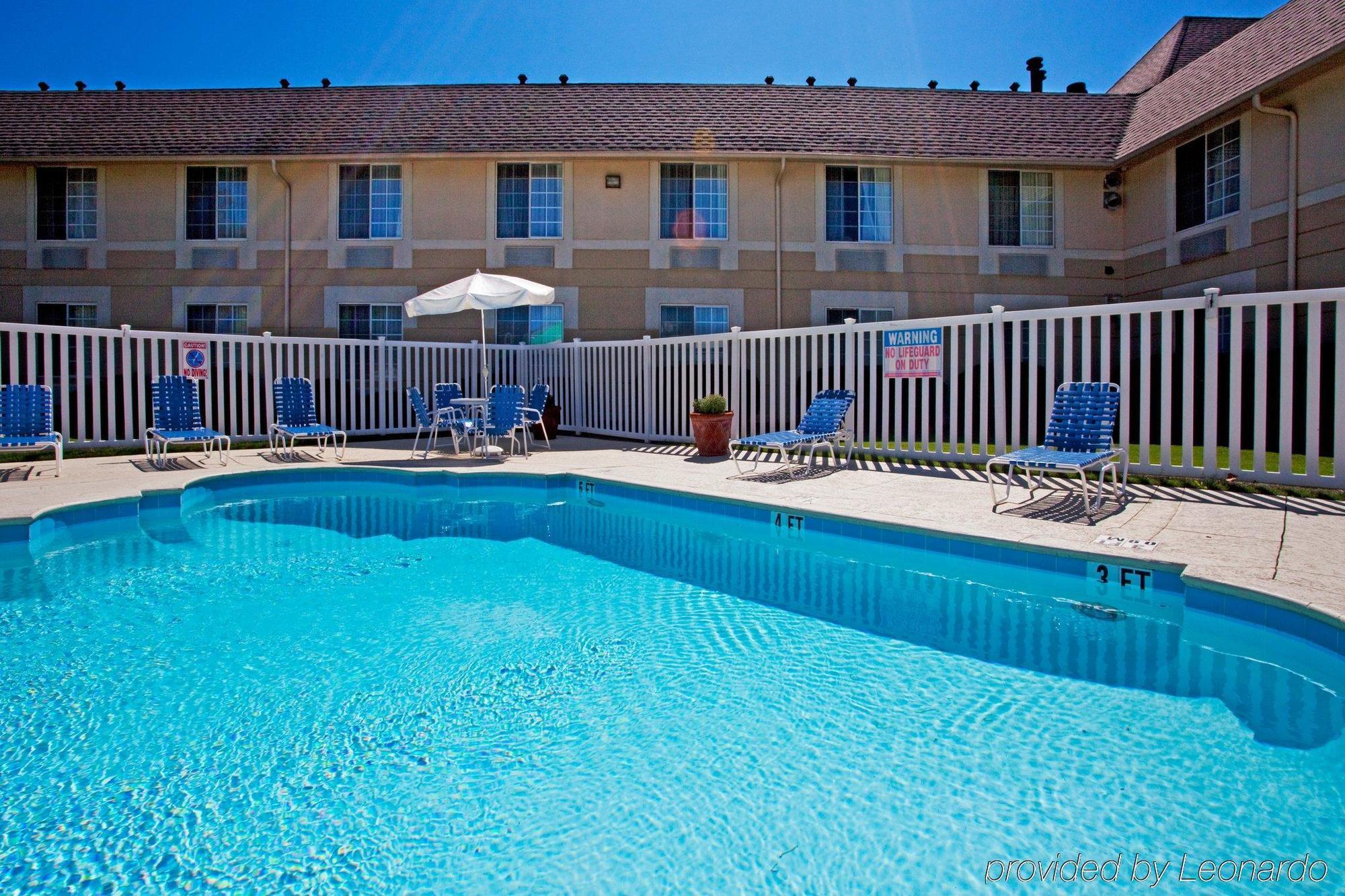 Baymont Inn & Suites Браселтон Удобства фото
