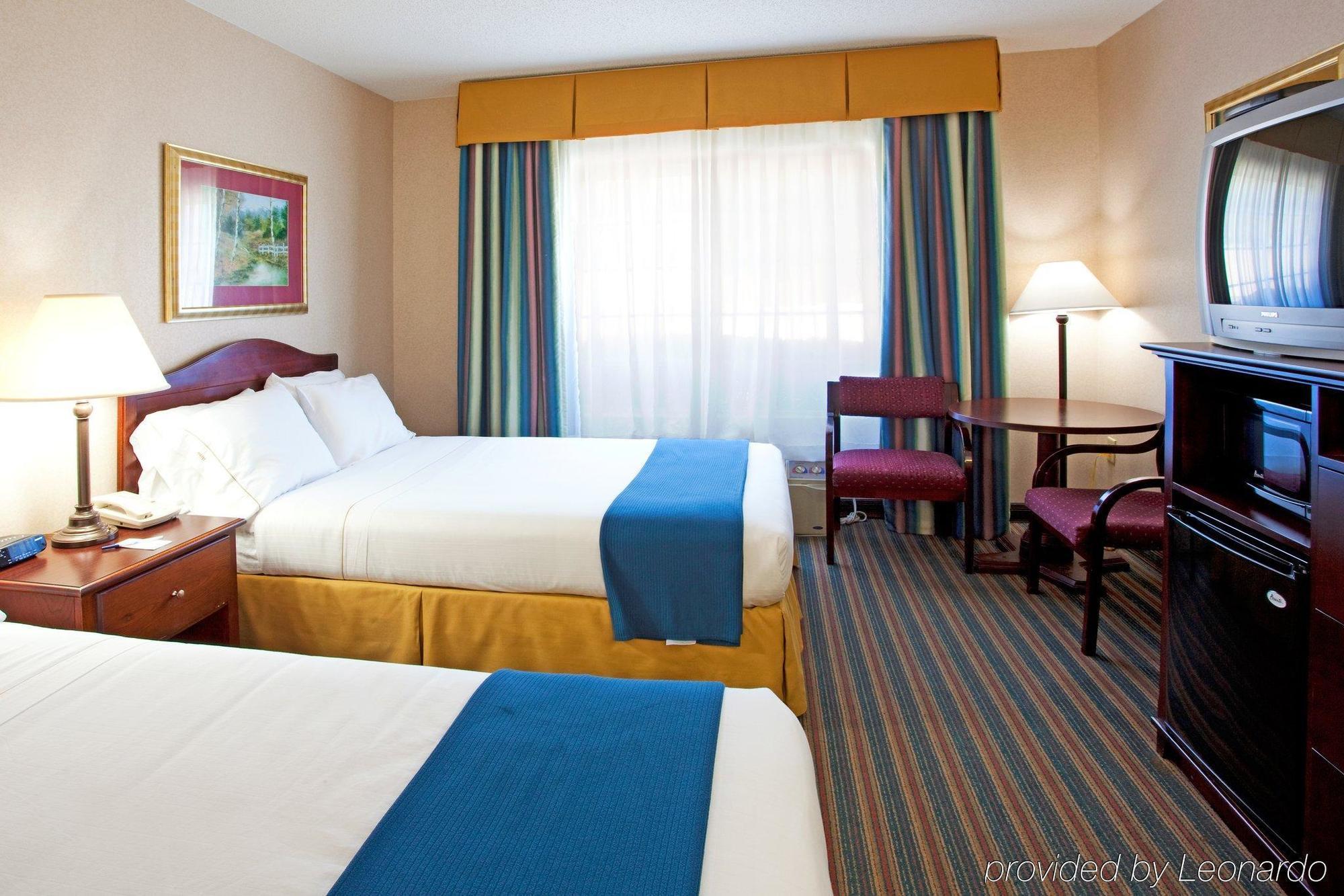 Baymont Inn & Suites Браселтон Номер фото
