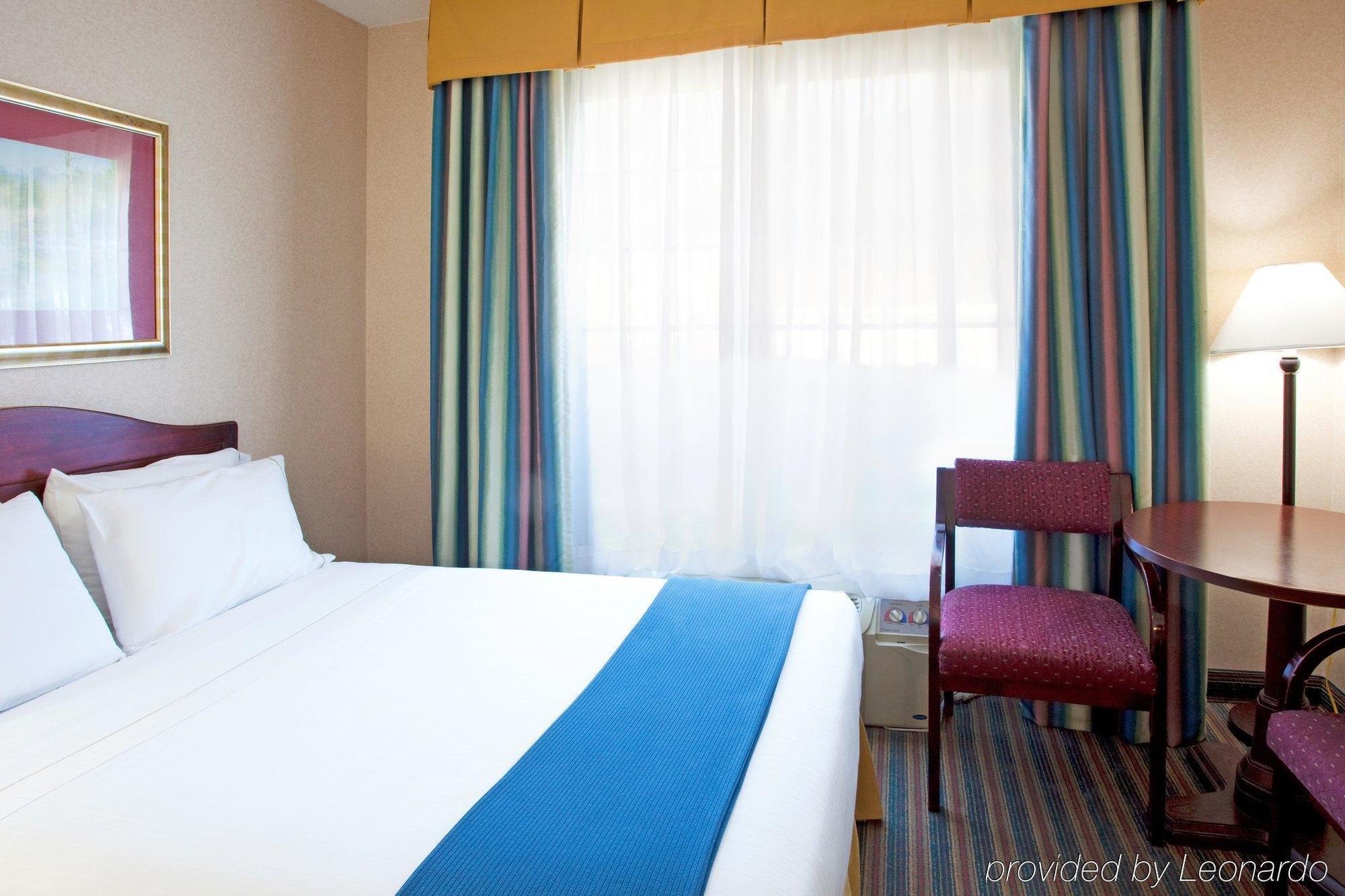 Baymont Inn & Suites Браселтон Номер фото