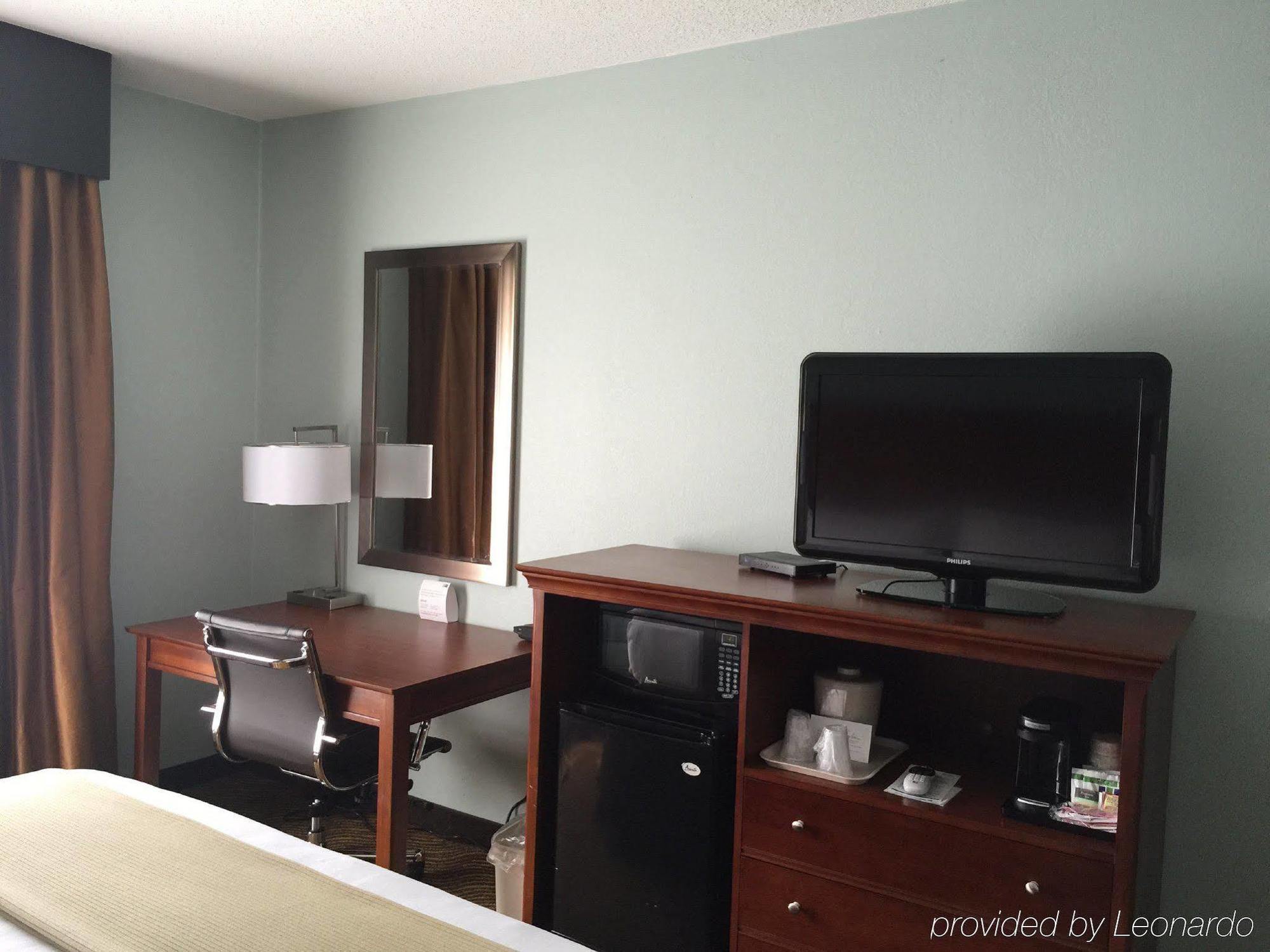 Baymont Inn & Suites Браселтон Экстерьер фото
